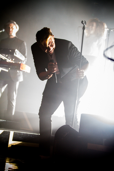 John Newman @ Ancienne Belgique, picture 10, photographed by Tom Stessens - FrontView Magazine