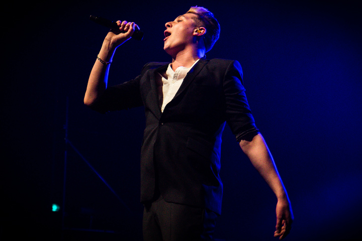 John Newman @ Ancienne Belgique, picture 11, photographed by Tom Stessens - FrontView Magazine