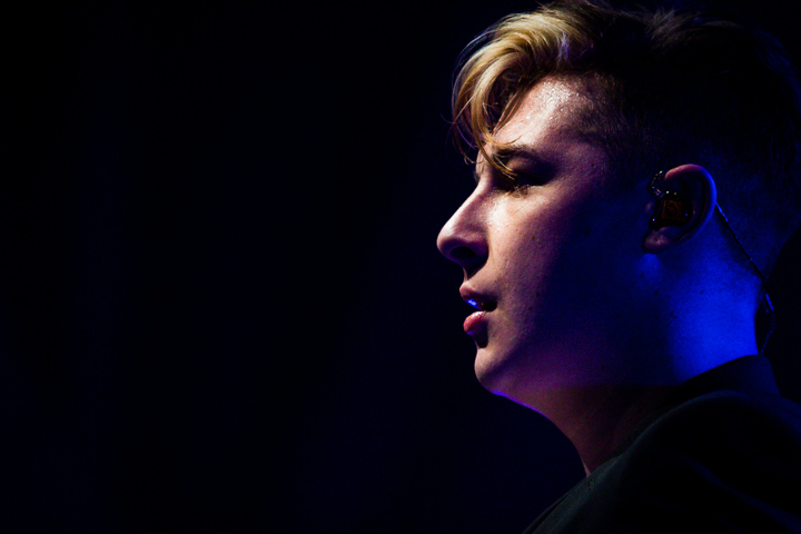 John Newman @ Ancienne Belgique, picture 16, photographed by Tom Stessens - FrontView Magazine