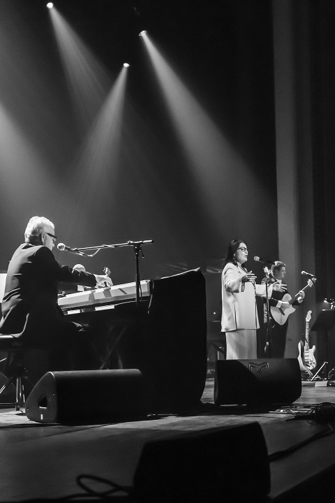 Nana Mouskouri @ De Roma, picture 1, photographed by Marco Bastiaens - FrontView Magazine