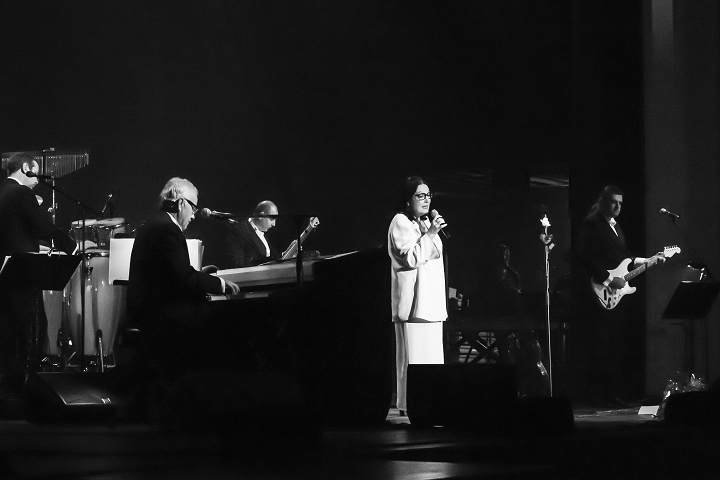 Nana Mouskouri @ De Roma, picture 7, photographed by Marco Bastiaens - FrontView Magazine