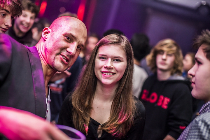 Opening Area V Hasselt met The Opposites & Ronnie Flex, foto 14, foto's door sven dullaert - FrontView Magazine