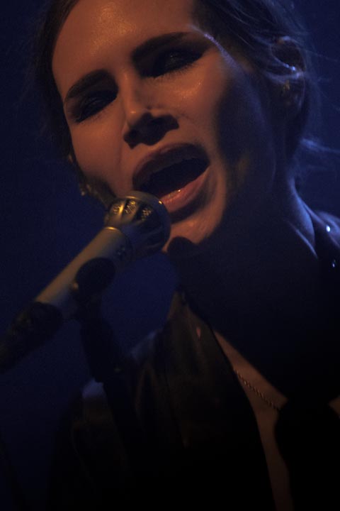 Nina Persson Nina Persson, foto 8, foto's door Walter Grimm - FrontView Magazine