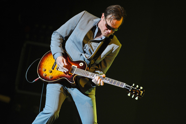 Joe Bonomassa @ Koninklijk Circus, picture 19, photographed by Gunther Moens - FrontView Magazine