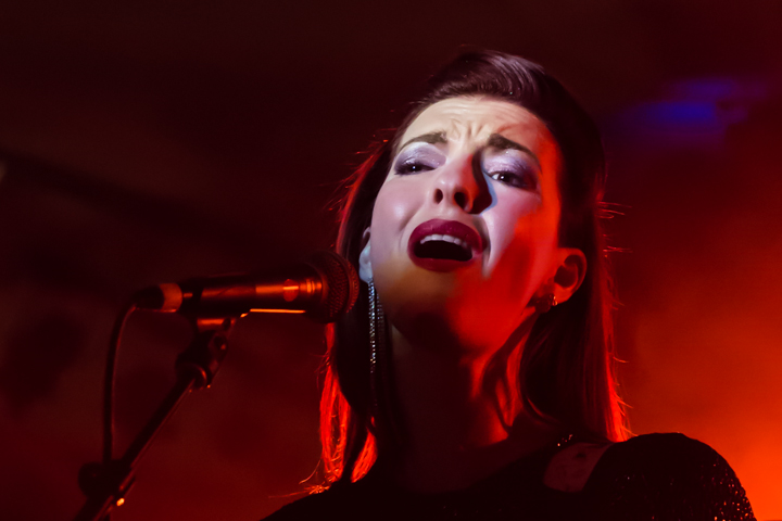 Chrysta Bell @ Vooruit te Gent, picture 11, photographed by Guy Danneels - FrontView Magazine