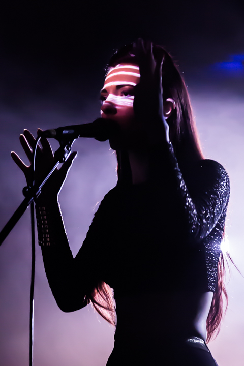 Chrysta Bell @ Vooruit te Gent, picture 14, photographed by Guy Danneels - FrontView Magazine