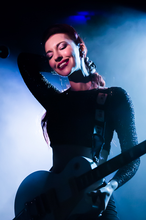 Chrysta Bell @ Vooruit te Gent, picture 17, photographed by Guy Danneels - FrontView Magazine