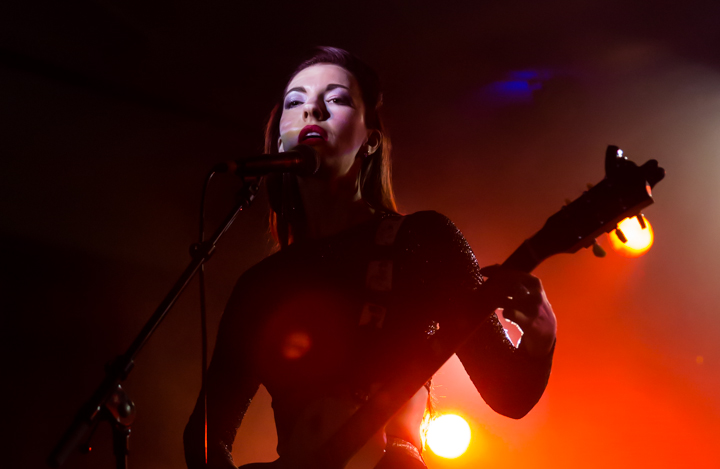 Chrysta Bell @ Vooruit te Gent, picture 21, photographed by Guy Danneels - FrontView Magazine