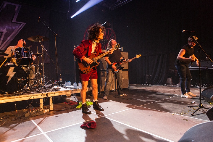 IC/TC (AC/DC tribute) @ Masters@ Rock indoor, picture 13, photographed by Edwin Houdevelt - FrontView Magazine
