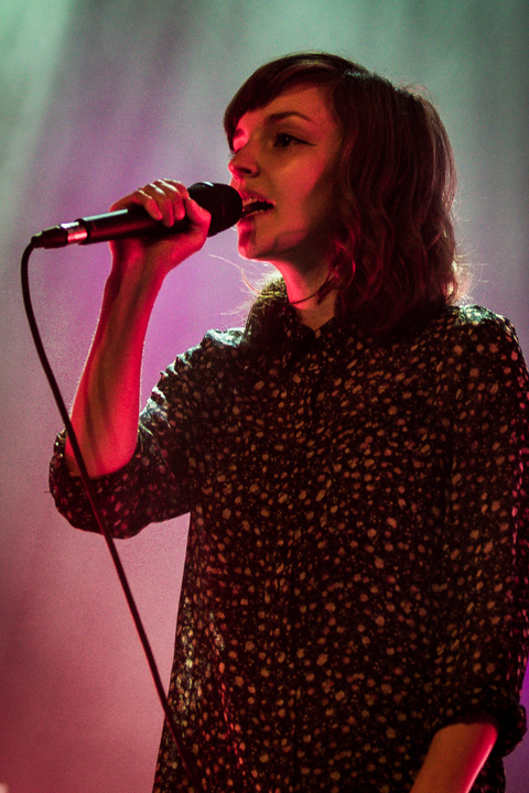 CHVRCHES @ Trix, picture 1, photographed by Tom Stessens - FrontView Magazine