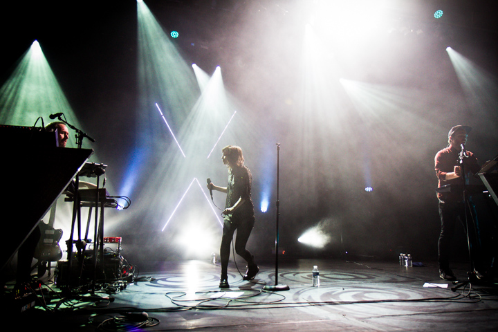 CHVRCHES @ Trix, picture 3, photographed by Tom Stessens - FrontView Magazine