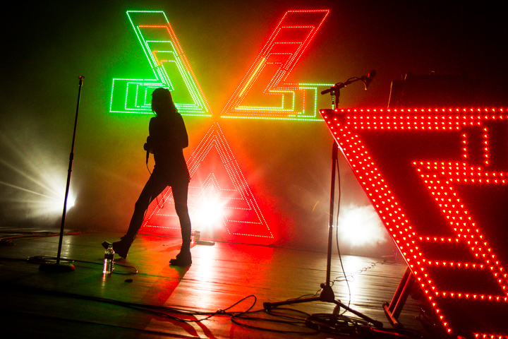 CHVRCHES @ Trix, picture 11, photographed by Tom Stessens - FrontView Magazine