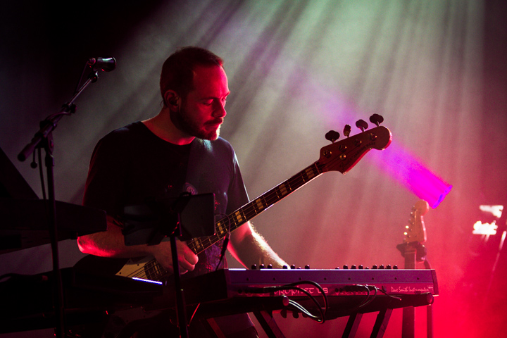 CHVRCHES @ Trix, picture 12, photographed by Tom Stessens - FrontView Magazine