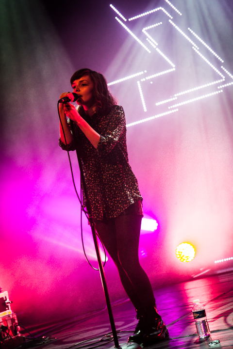 CHVRCHES @ Trix, picture 15, photographed by Tom Stessens - FrontView Magazine