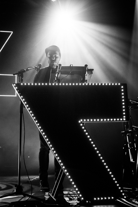 CHVRCHES @ Trix, picture 16, photographed by Tom Stessens - FrontView Magazine