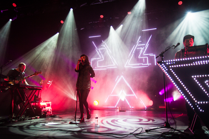 CHVRCHES @ Trix, picture 17, photographed by Tom Stessens - FrontView Magazine