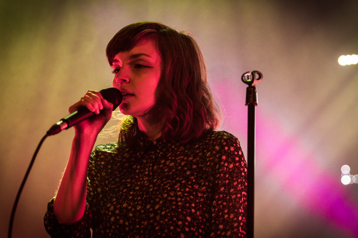 CHVRCHES @ Trix, picture 18, photographed by Tom Stessens - FrontView Magazine