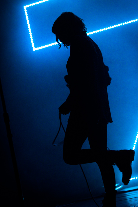 CHVRCHES @ Trix, picture 19, photographed by Tom Stessens - FrontView Magazine