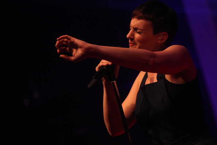 Hooverphonic Q-Showcase, picture 2, photographed by FrontView Magazine