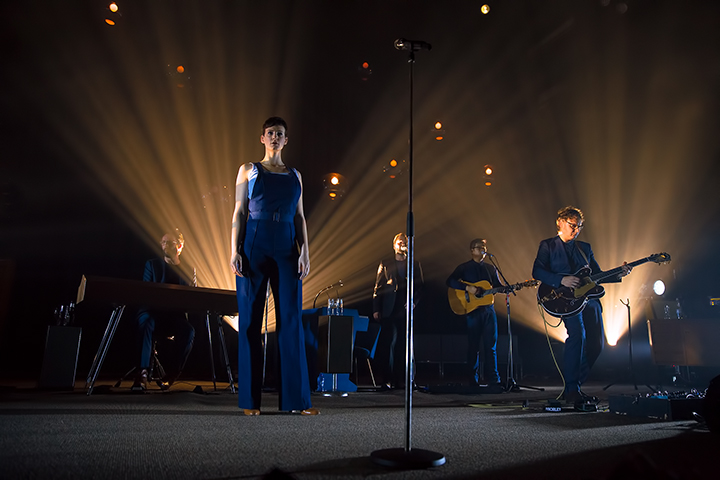 Hooverphonic - Reflection Tour @ Het Depot, picture 18, photographed by Elke Briers - FrontView Magazine
