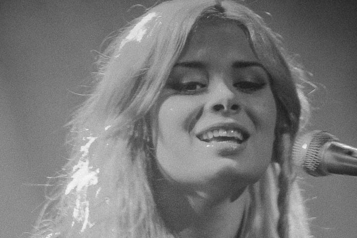 Nina Nesbitt Le Botanique, Brussel, picture 6, photographed by Kris Saelen - FrontView Magazine