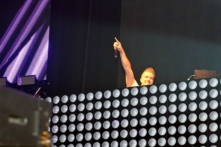 MNM Back to the 90's & 00's @ Sportpaleis, picture 23, photographed by Marc Verdonck - FrontView Magazine