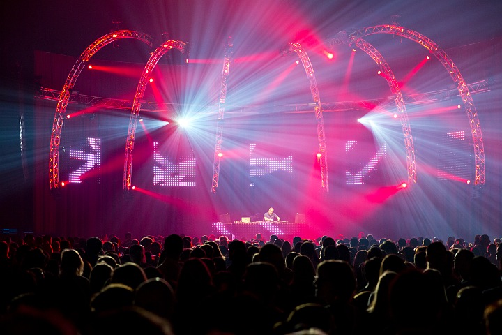 MNM Back to the 90's & 00's @ Sportpaleis, picture 43, photographed by Marc Verdonck - FrontView Magazine