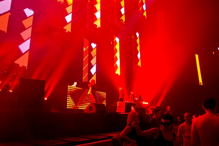MNM Back to the 90's & 00's @ Sportpaleis, picture 107, photographed by Marc Verdonck - FrontView Magazine
