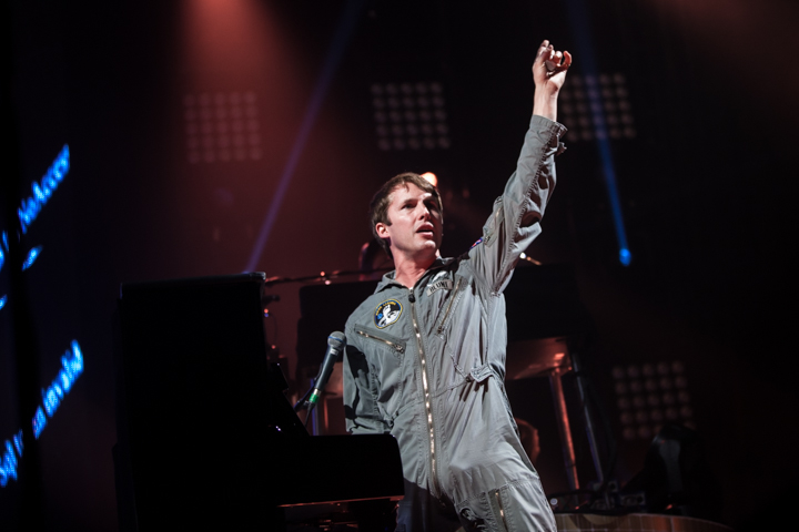 James Blunt @ Vorst Nationaal, picture 4, photographed by Dorien Goetschalckx - FrontView Magazine