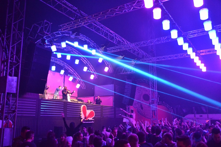 Daydream Festival 2014 @ Lommel, picture 61, photographed by Tom Van Tongerloo - FrontView Magazine