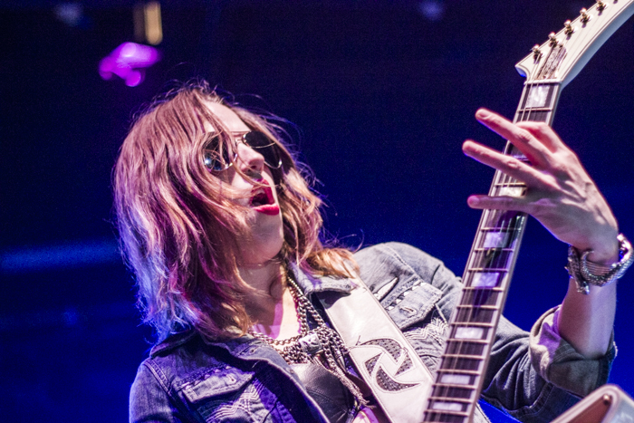 Halestorm + The Smoking Hearts + Dayshell @ Trix, picture 12, photographed by Geert Pieters - FrontView Magazine
