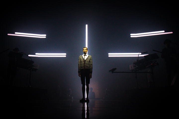 Stromae @ Lotto Arena, picture 1, photographed by Tom Stessens - FrontView Magazine