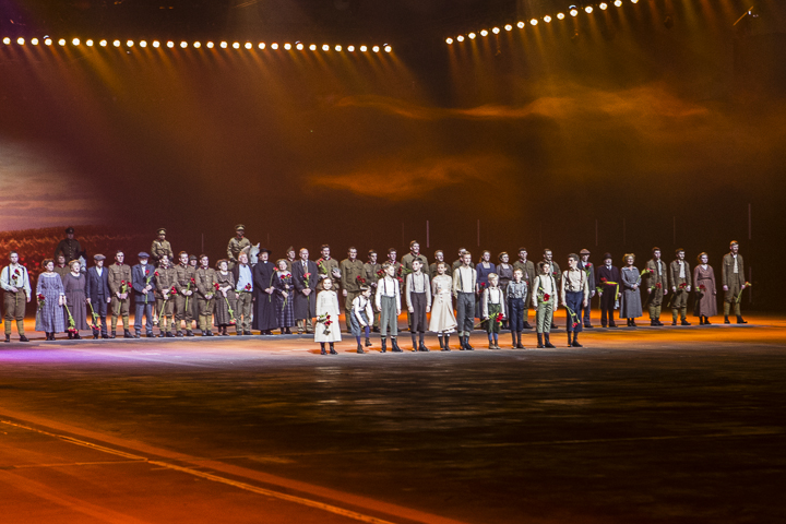 14-18 De Musical Cast & Crew, picture 1, photographed by Edwin Houdevelt - FrontView Magazine
