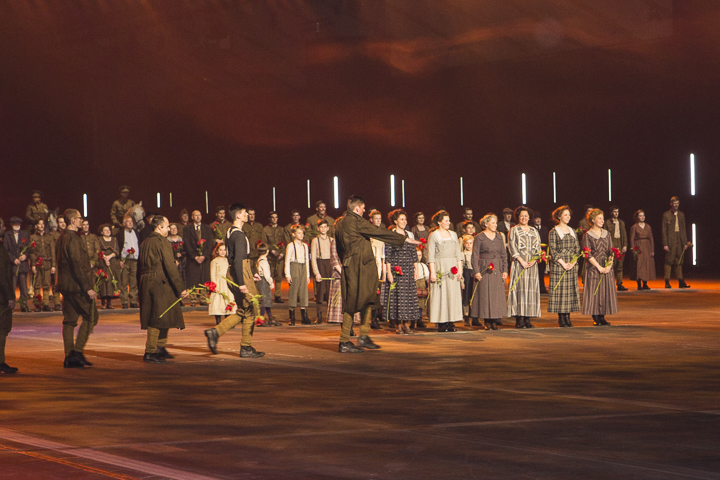 14-18 De Musical Cast & Crew, picture 2, photographed by Edwin Houdevelt - FrontView Magazine