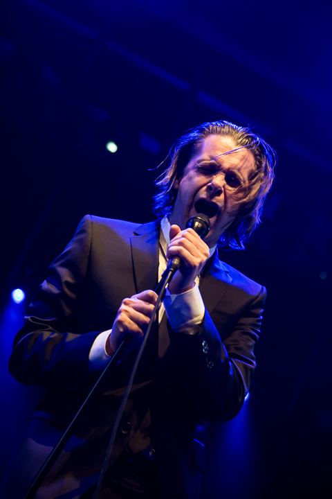 Hans Teeuwen & The Painkillers @ Paaspop 2014, foto 16, foto's door Dorien Goetschalckx - FrontView Magazine