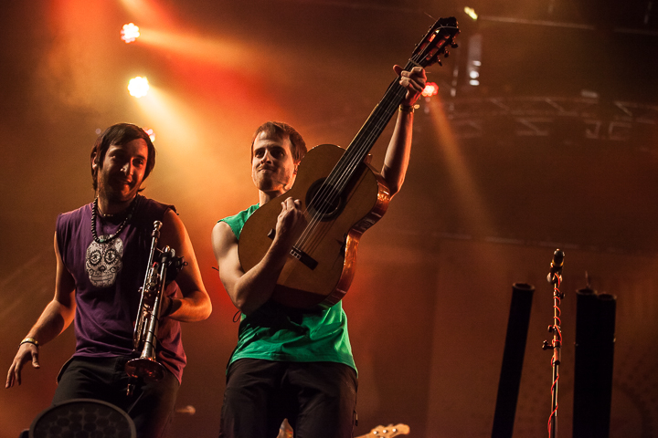 La Pegatina @ Paaspop 2014, foto 8, foto's door Dorien Goetschalckx - FrontView Magazine