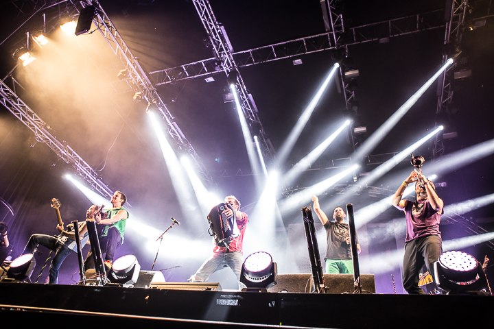 La Pegatina @ Paaspop 2014, foto 12, foto's door Dorien Goetschalckx - FrontView Magazine