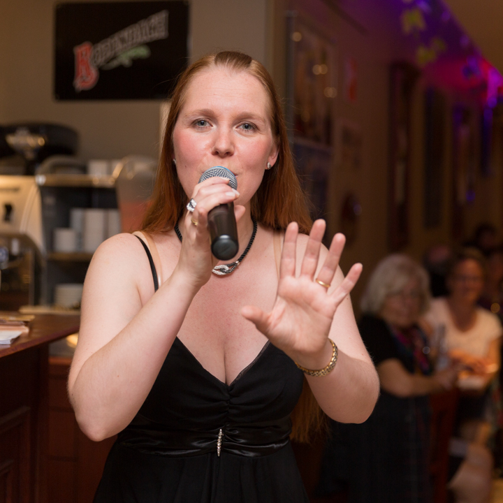 CD-voorstelling Helena "In één, twee, drie" @ Bistro Marcel Blankenberge, picture 20, photographed by Guy Danneels - FrontView Magazine