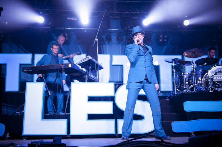Les Truttes @ festival aan zee Depanne, picture 2, photographed by Devid Camerlynck - FrontView Magazine