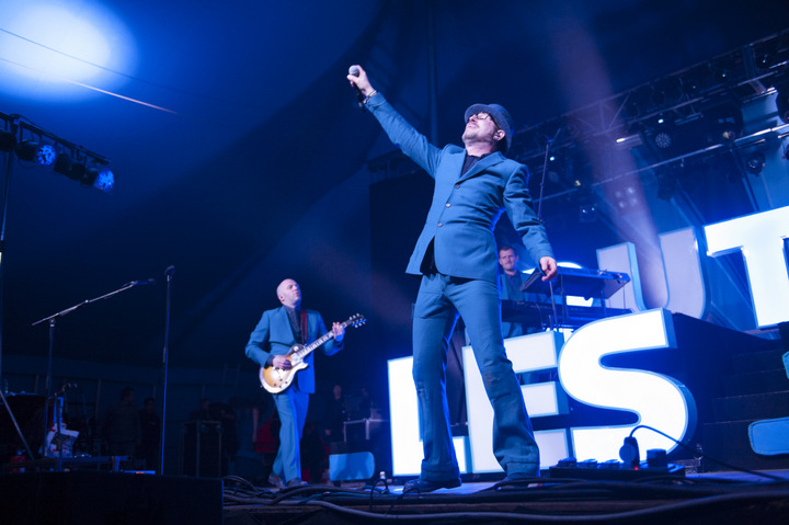 Les Truttes @ festival aan zee Depanne, picture 4, photographed by Devid Camerlynck - FrontView Magazine