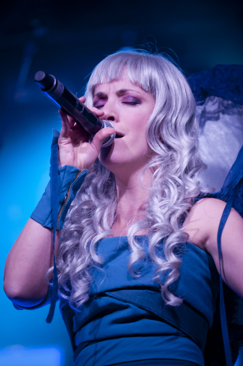 Les Truttes @ festival aan zee Depanne, picture 19, photographed by Devid Camerlynck - FrontView Magazine