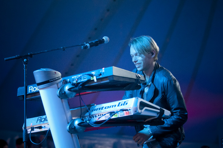 Milk Inc. @ festival aan zee Depanne, picture 7, photographed by Devid Camerlynck - FrontView Magazine