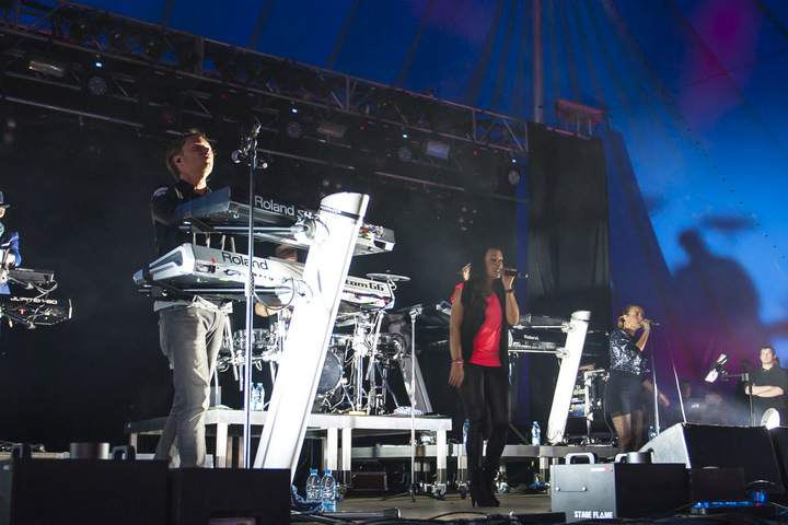 Milk Inc. @ festival aan zee Depanne, picture 14, photographed by Devid Camerlynck - FrontView Magazine
