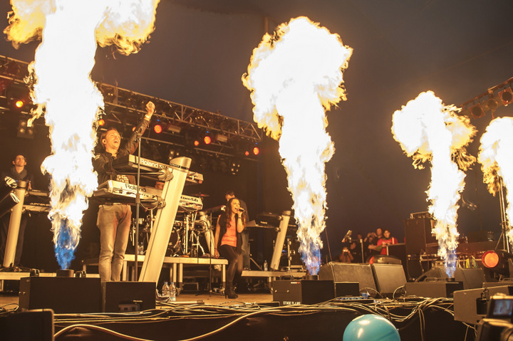 Milk Inc. @ festival aan zee Depanne, picture 16, photographed by Devid Camerlynck - FrontView Magazine