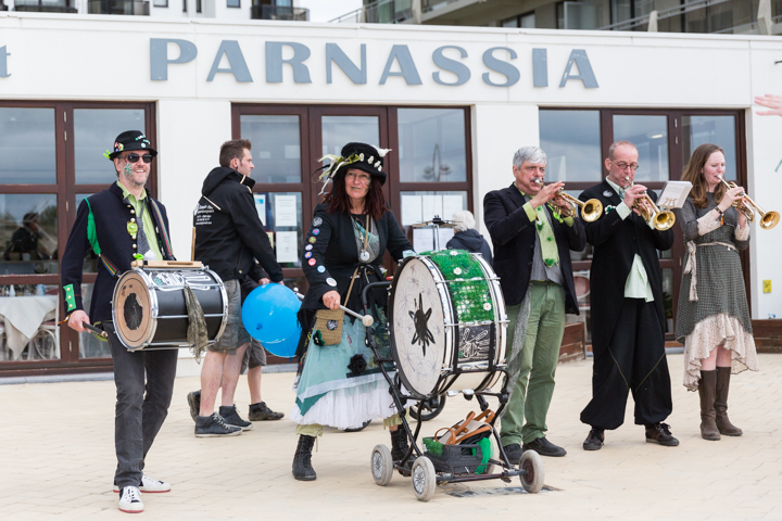 Murgafanfare Agrum & Straatanimatie @ festival aan zee De Panne, foto 32, foto's door Guy Danneels - FrontView Magazine
