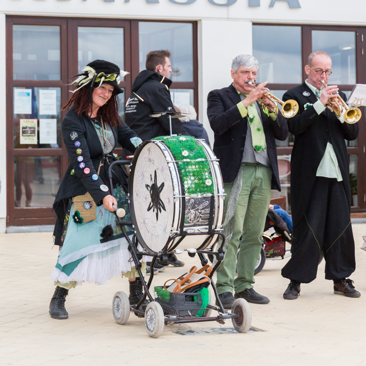 Murgafanfare Agrum & Straatanimatie @ festival aan zee De Panne, foto 33, foto's door Guy Danneels - FrontView Magazine