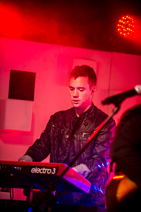 Cris Cab Live in The Qube, picture 15, photographed by Jonas Wallecan - FrontView Magazine