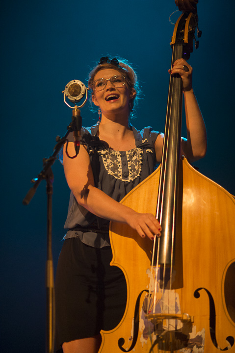 Della Mae @ De Roma, picture 2, photographed by Steven Stausens - FrontView Magazine