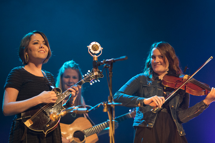Della Mae @ De Roma, picture 4, photographed by Steven Stausens - FrontView Magazine