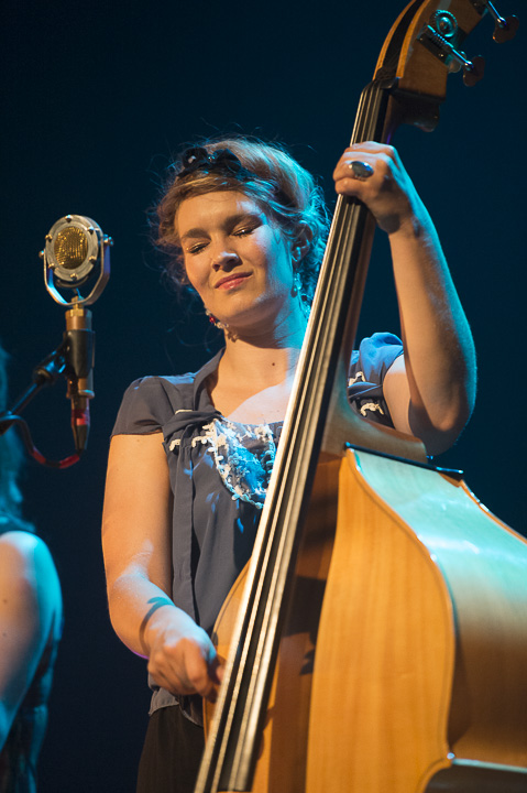 Della Mae @ De Roma, picture 6, photographed by Steven Stausens - FrontView Magazine
